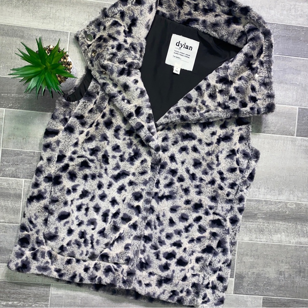 Anthropologie Dylan Los Angeles Faux Fur Vest Leopard Print Small Gray Mob Wife